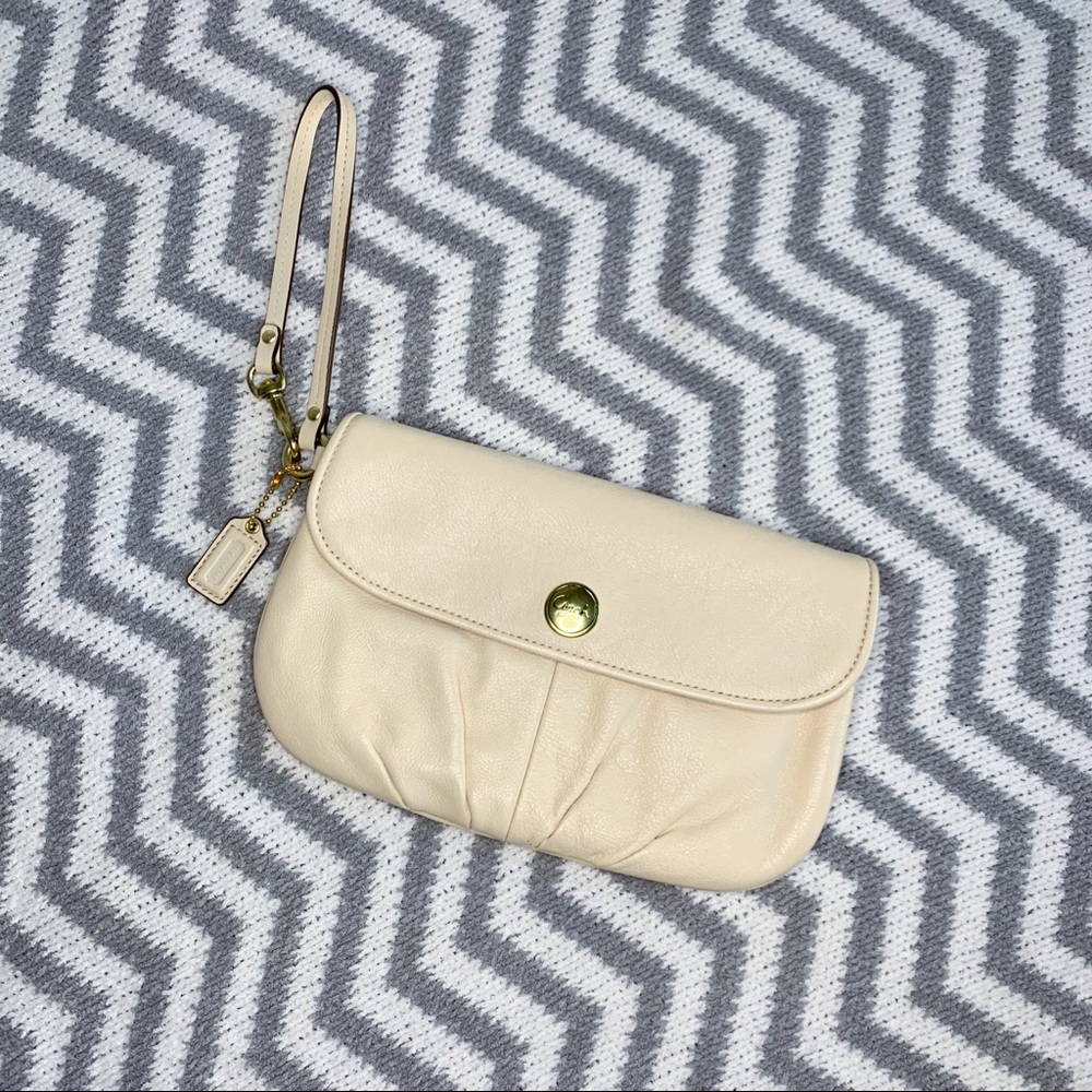NWOT Coach Wristlet